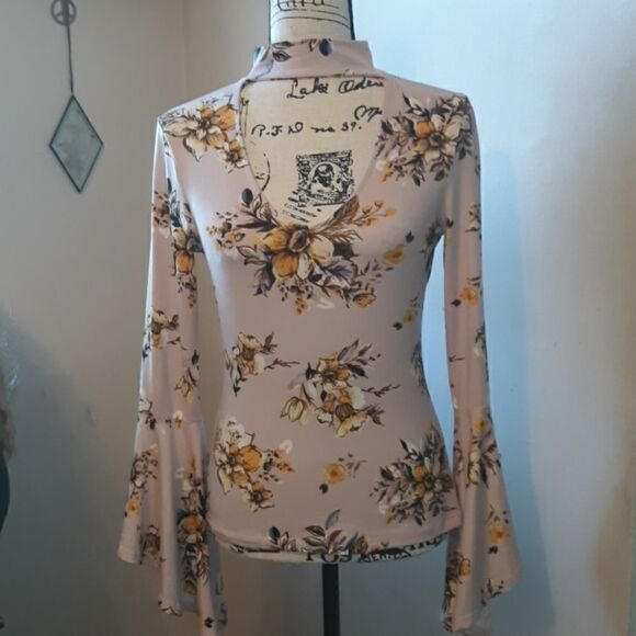 Polly & Esther Floral Mockneck Cut out Boho Bell Sleeve Top M - Picture 1 of 4